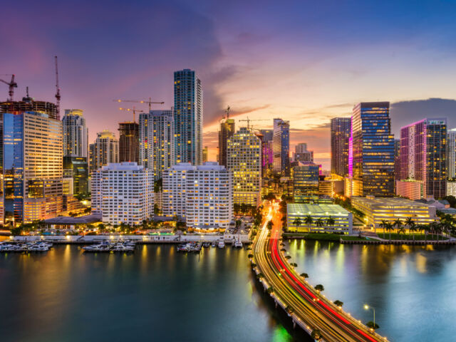 Miami,,Florida,,Usa,Skyline,On,Biscayne,Bay.